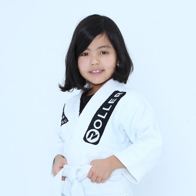 Мадиана Маметова ученица школы бразильского джиу-джитсу Roller