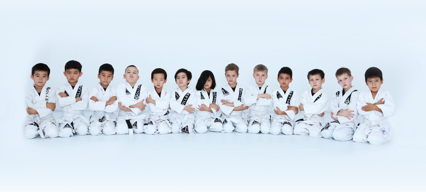 Ученики школы бразильского джиу-джитсу Roller