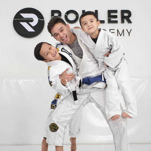 Ученики школы бразильского джиу-джитсу Roller