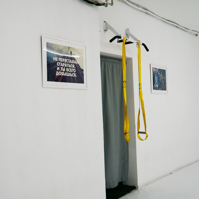 Вход в тренировочный зал школы бразильского джису-джитсу Roller