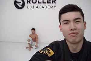 Нурсултан Кенжегалиев ученик школы бразильского джиу-джитсу Roller