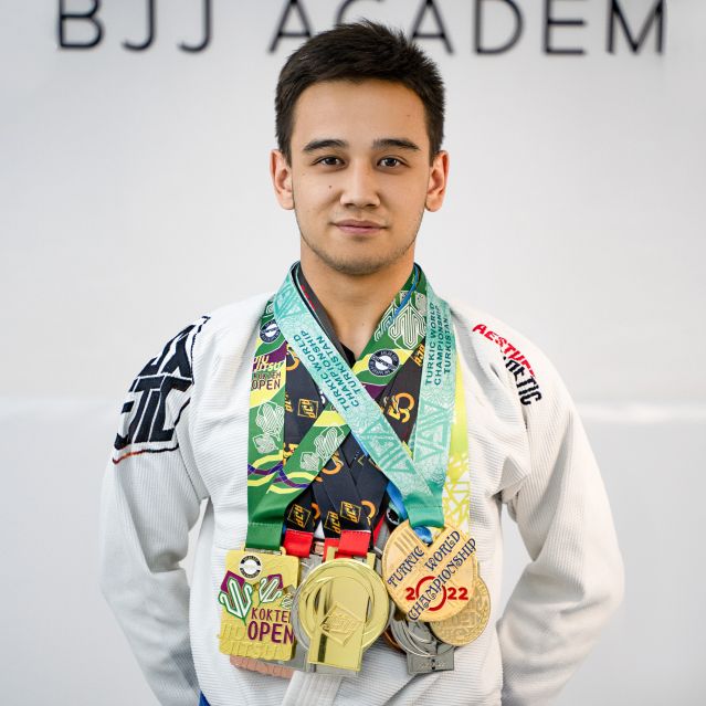 Ансар Мэлс тренер школы бразильсокго джиу-джитсу Roller