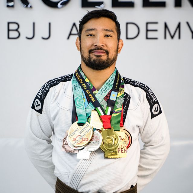 Дамир Кариев главный тренер и основатель школы бразильского джиу-джитсу Roller